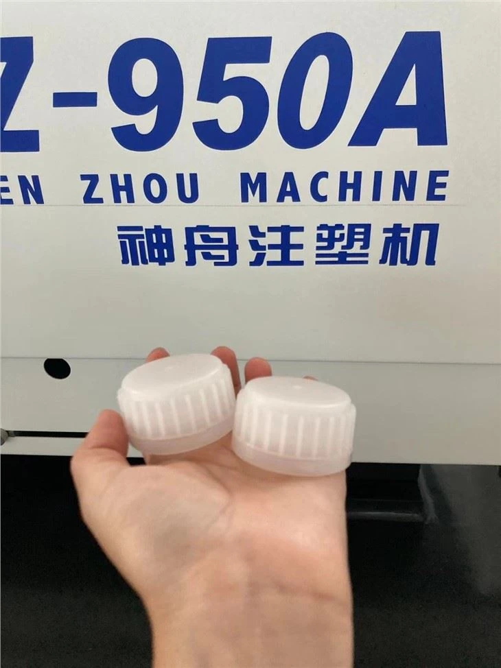 Pet Bottles Caps Injection Molding Moulding Machine